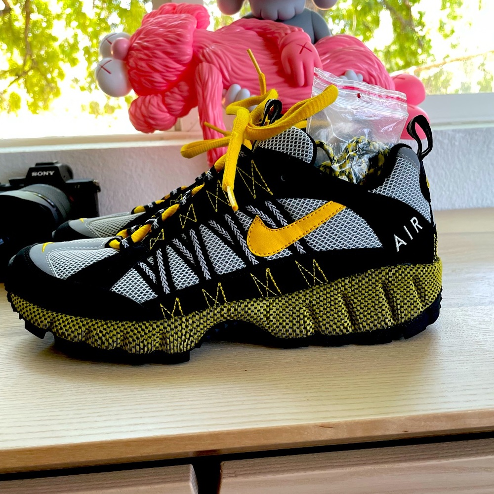 nike air humara maize yellow